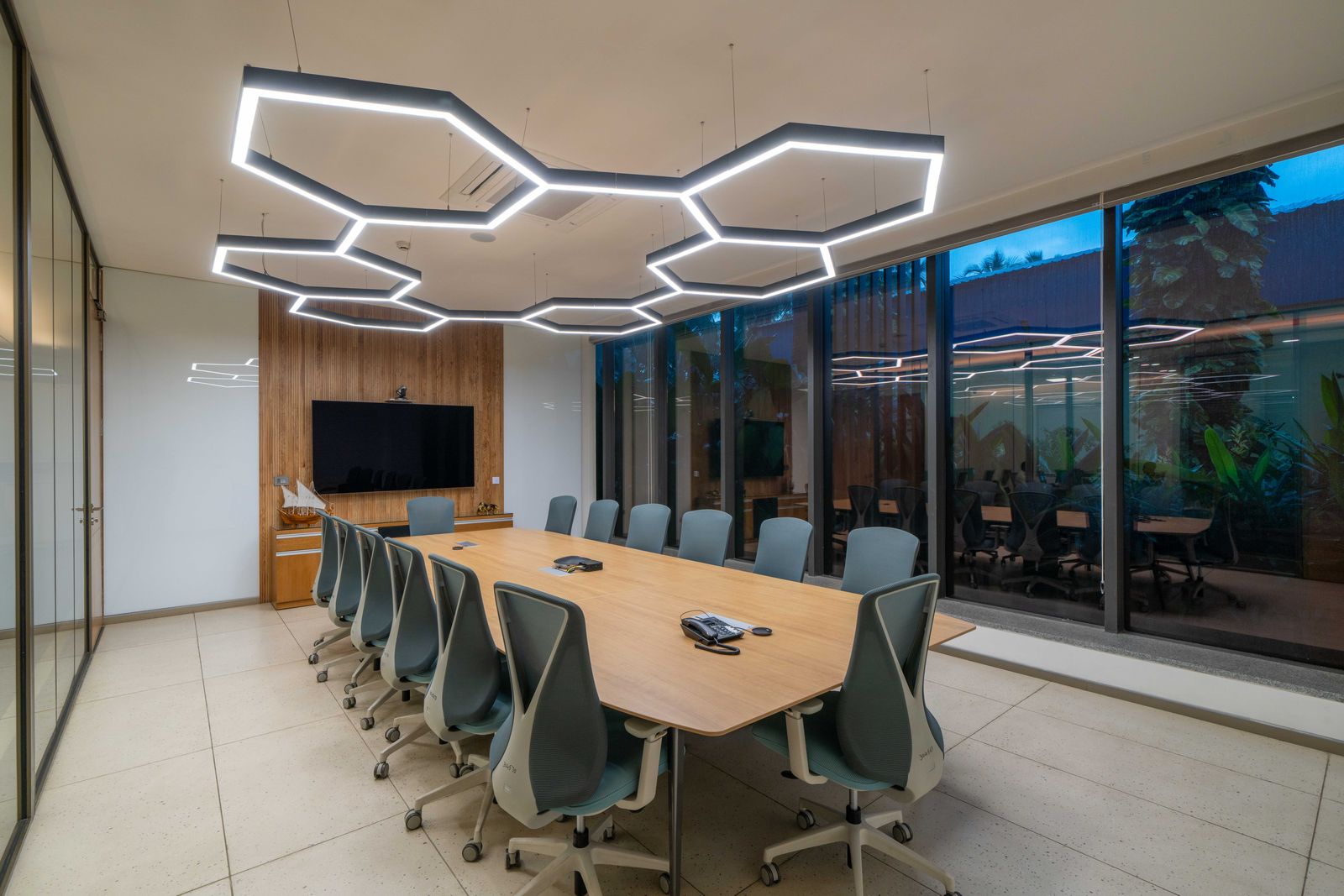 Avanthi Office — commercial by Tru Designs, image 4 of 7