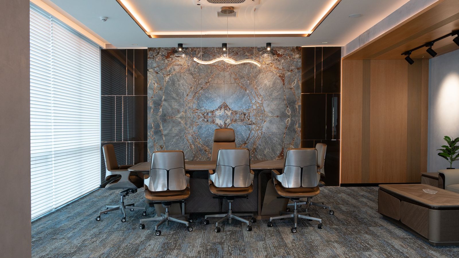 U Hub — commercial by Tru Designs, image 3 of 7
