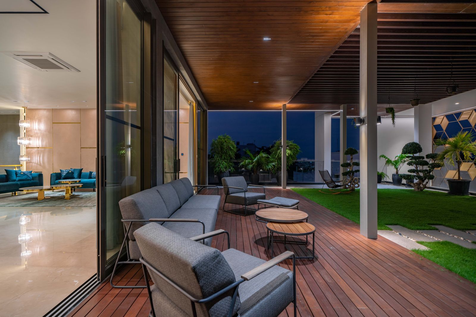 Crest Residence — private houses by Tru Designs, image 2 of 8