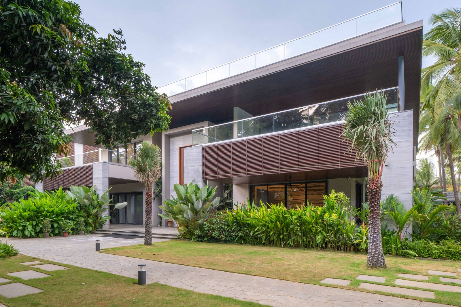 House of Light — private houses by Tru Designs, image 1 of 11
